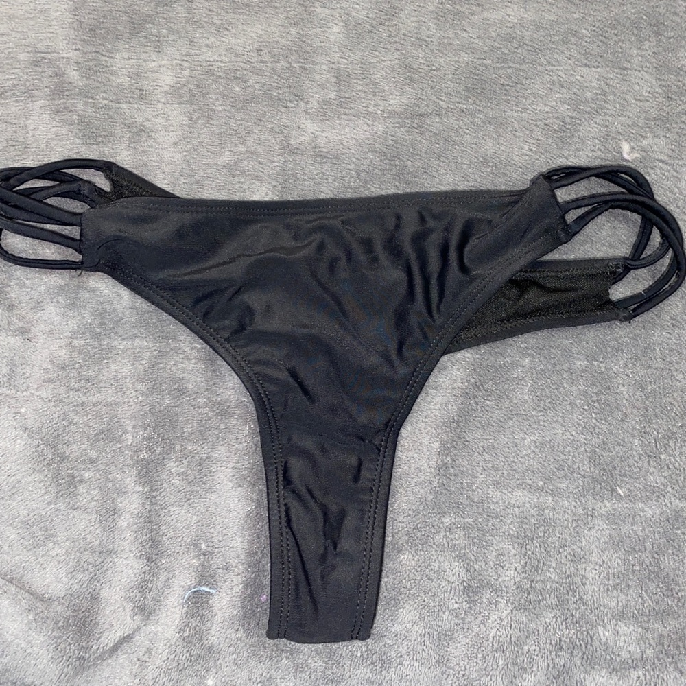 NWOT Cheeky bikini bottoms